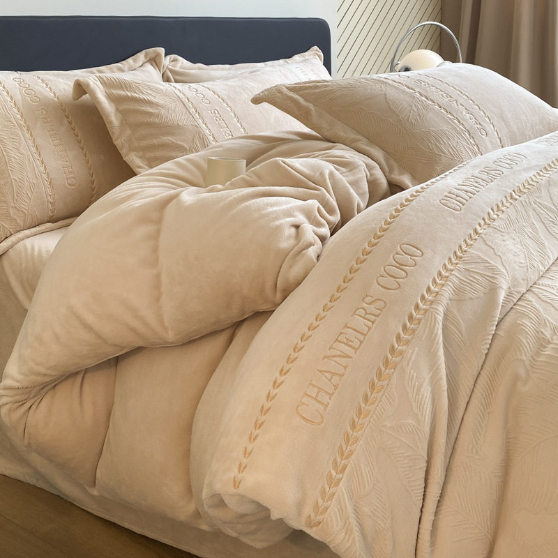 High-End Warm Three-Piece Set, Class a Maternal and Infant Grade Thickeneded Carved Milk Velvet Four-Piece Bed Autumn and Winter Quilt Cover