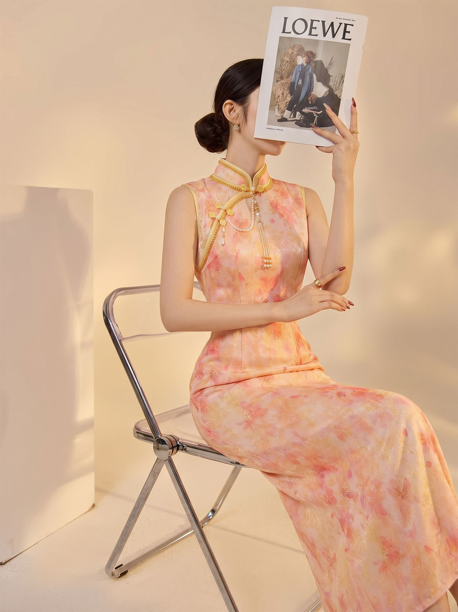 Đầm ôm body nữ cổ đứng không tay họa tiết hoa nhẹ nhàng