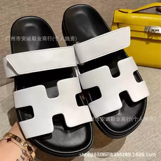 2026 New Trendy Internet Celebrity Women's Outdoor Casual Fashion Slippers with Thick Sole and Velcro Strap, Wholesale Available