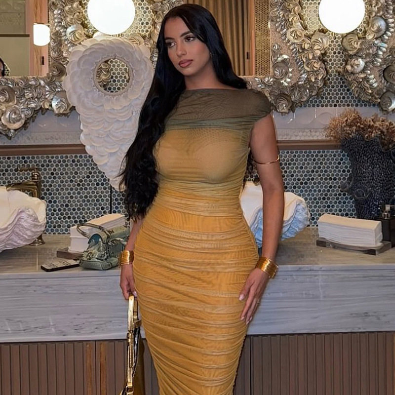 Color Block Gradient Ruched Bodycon Dress Elegant Long Silhouette Round Neck Slim Fit Perfect for Parties and Events