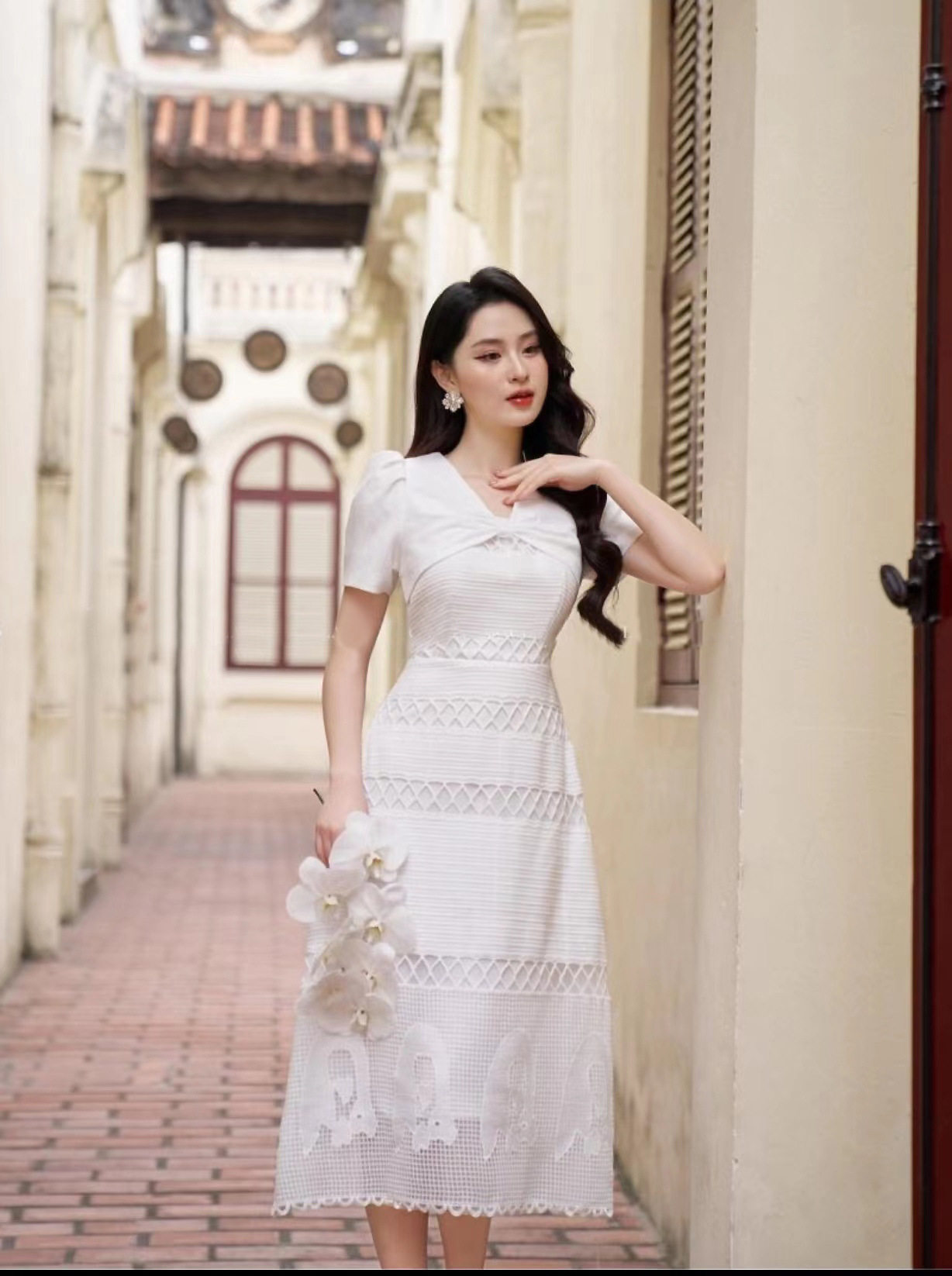 Đầm maxi nữ thắt eo cổ V tay ngắn midi trắng — Trắng chi tiết 3