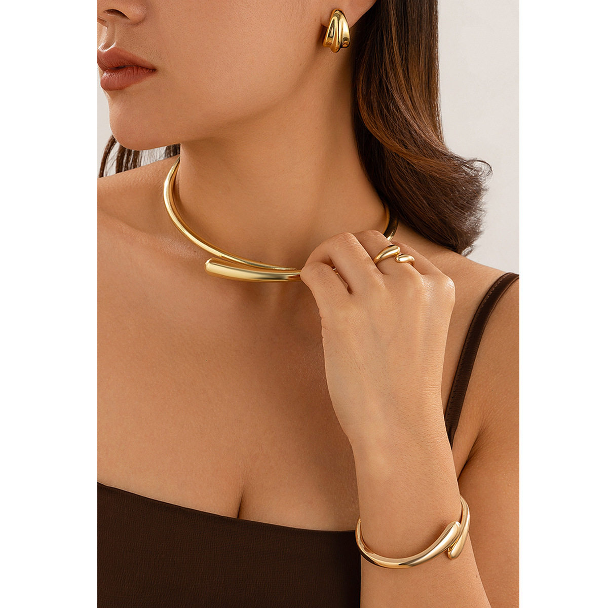 Europe and the United States cross-border personalized hug spring mouth open collar choker women's simple ins cold metal jewelry