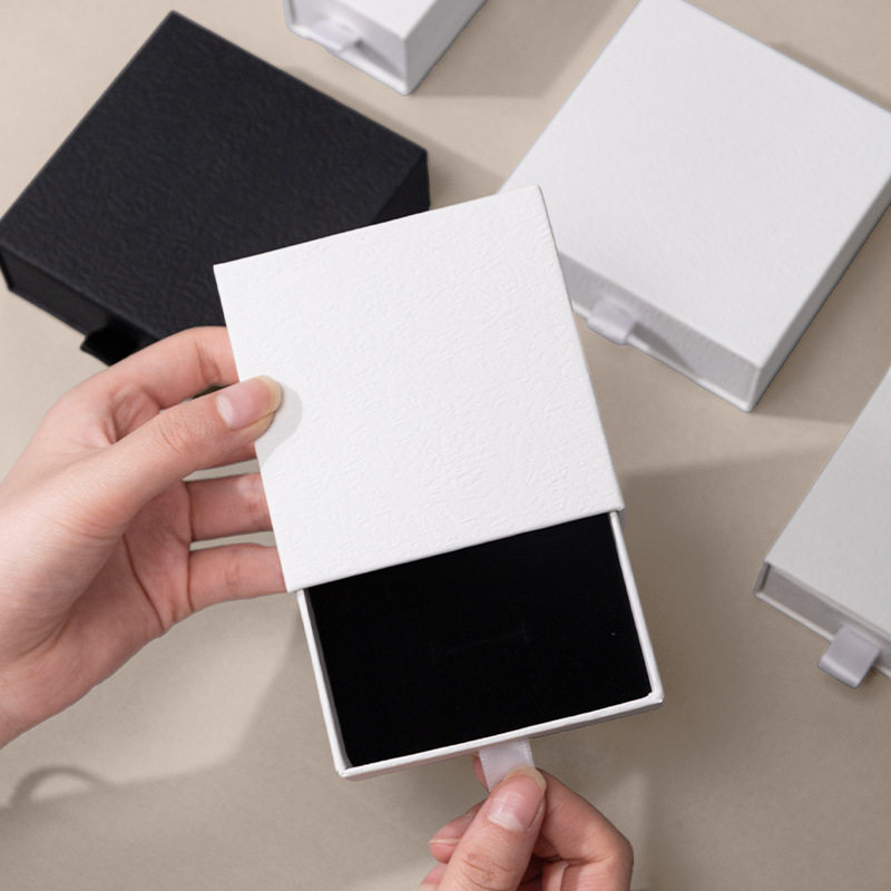 New High-End Black and White Jewelry Box Ring Bracelet Jewelry Box Exquisite Bracelet Jewelry Packaging Box Manufacturer