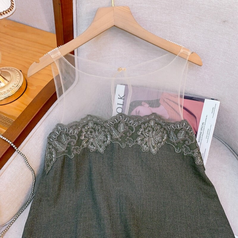 Set áo hai dây ren cổ áo và chân váy maxi mùa hè phong cách nhẹ nhàng — Áo ba lỗ màu xanh cát, Chân váy màu xanh cát