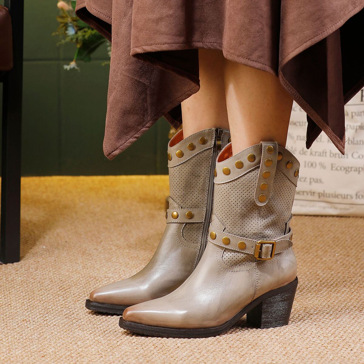 Boot nữ da bò thật cổ trung, mũi nhọn gót vừa phong cách cao bồi — màu đen, màu xám
