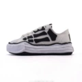 6529 dissolves shoe white surface black bones