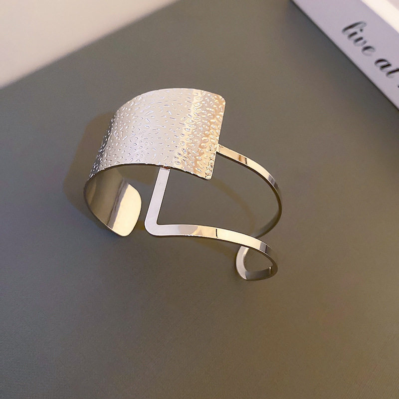 欧美跨境简约时尚手镯臂环小众冷淡风气质手环高级感百搭手饰批发