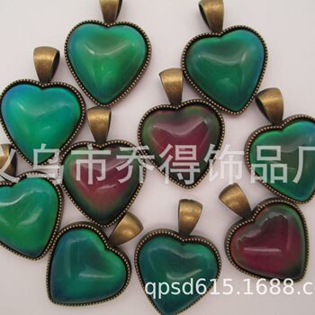 Casual Style Temperature-Sensitive Color-Changing Pendant Ins Style Temperature-Sensitive Color-Changing Necklace Men's and Women's Heart-Shaped Pendant Necklace in Stock