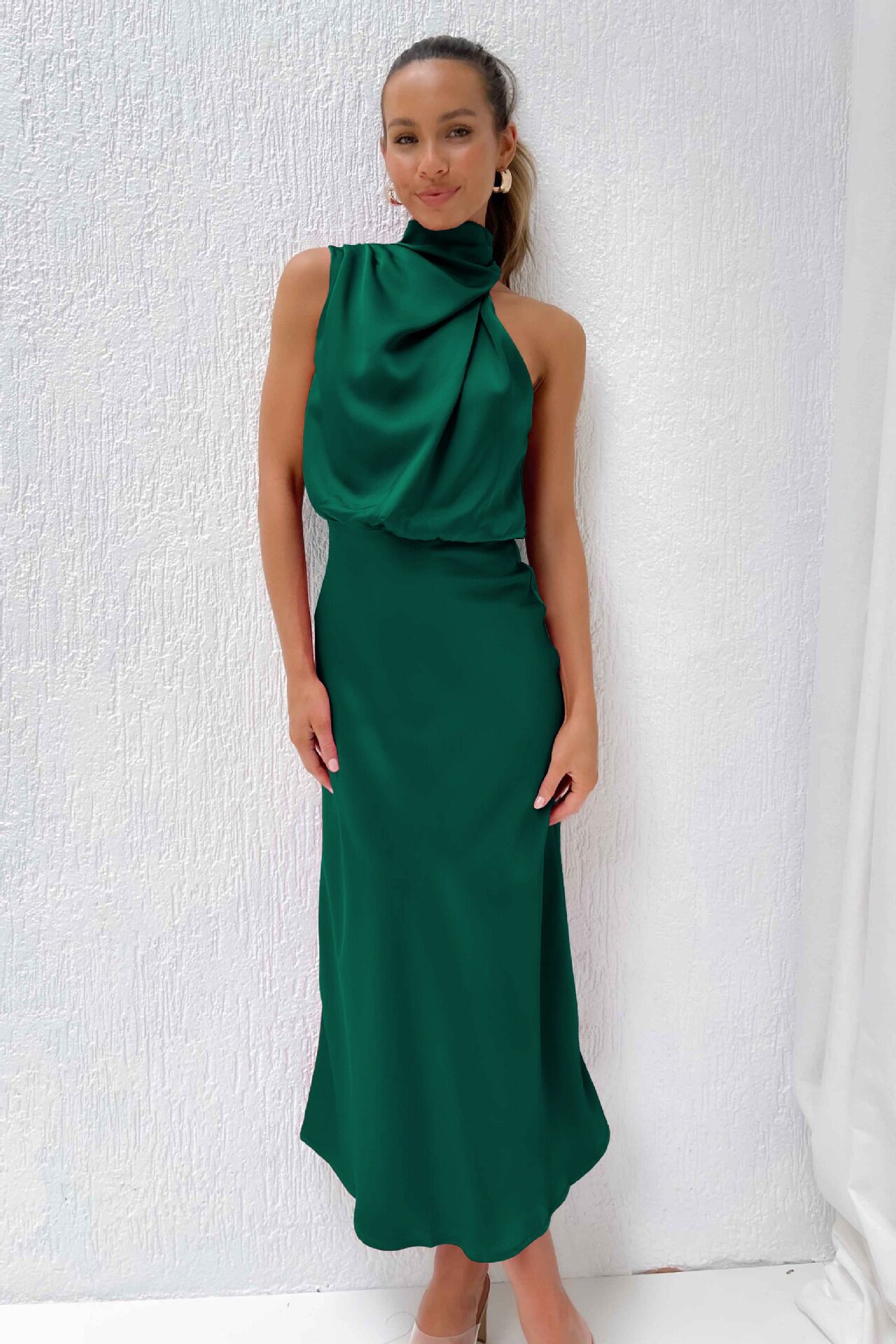 Sleeveless Satin Dress Elegant Solid Color Lightweight Fabric Spring Summer Evening Wear Wholesale Available