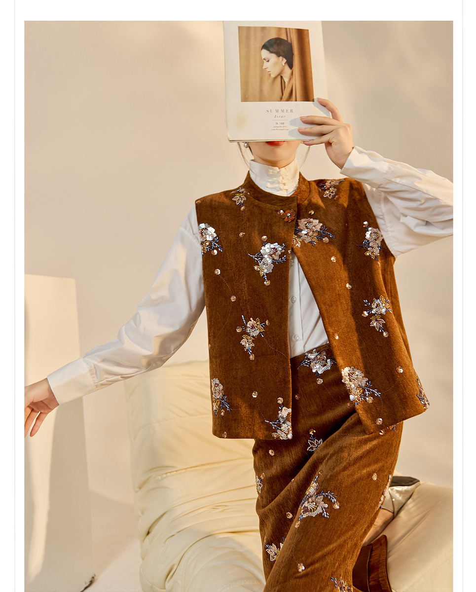 Bộ ba món nữ gồm áo khoác dài tay thêu đính cườm, chân váy chữ A và áo vest — Áo vest đính cườm (giao hàng trong 7 ngày), Áo vest đính cườm (giao hàng trong ngày), Váy thêu cườm (giao hàng trong 7 ngày), Váy thêu cườm (giao hàng trong ngày)