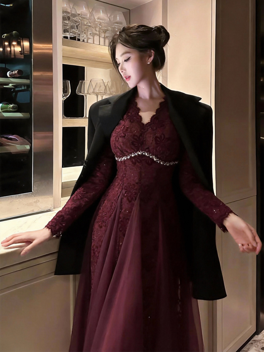 Đầm dài nữ cổ chữ V phối ren chiết eo dáng xòe — màu đen, Tím khói