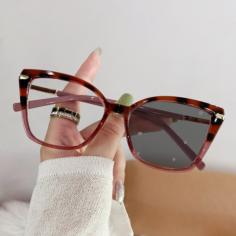 New fashion cat eye glasses frame female fashion personality Internet celebrity plain glasses frame cross-border color-changing anti-blue light glasses