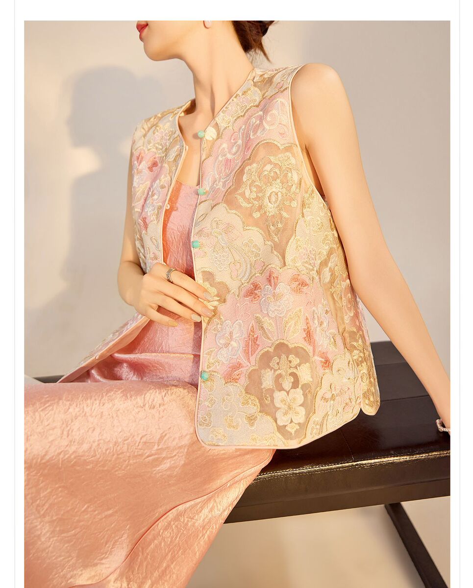 Áo vest nữ dáng gile thêu hoa cúc tơ tằm cao cấp — Áo vest màu hồng mơ (giao hàng trong 7 ngày), Áo vest màu hồng mơ (giao hàng trong ngày)