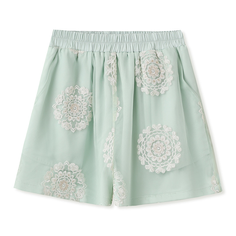 Bộ ba món nữ gồm áo khoác, gile và quần short lụa tơ tằm thêu hoa — Quần short xanh lục nhạt, Gi lê xanh lục nhạt, Áo khoác xanh lục nhạt