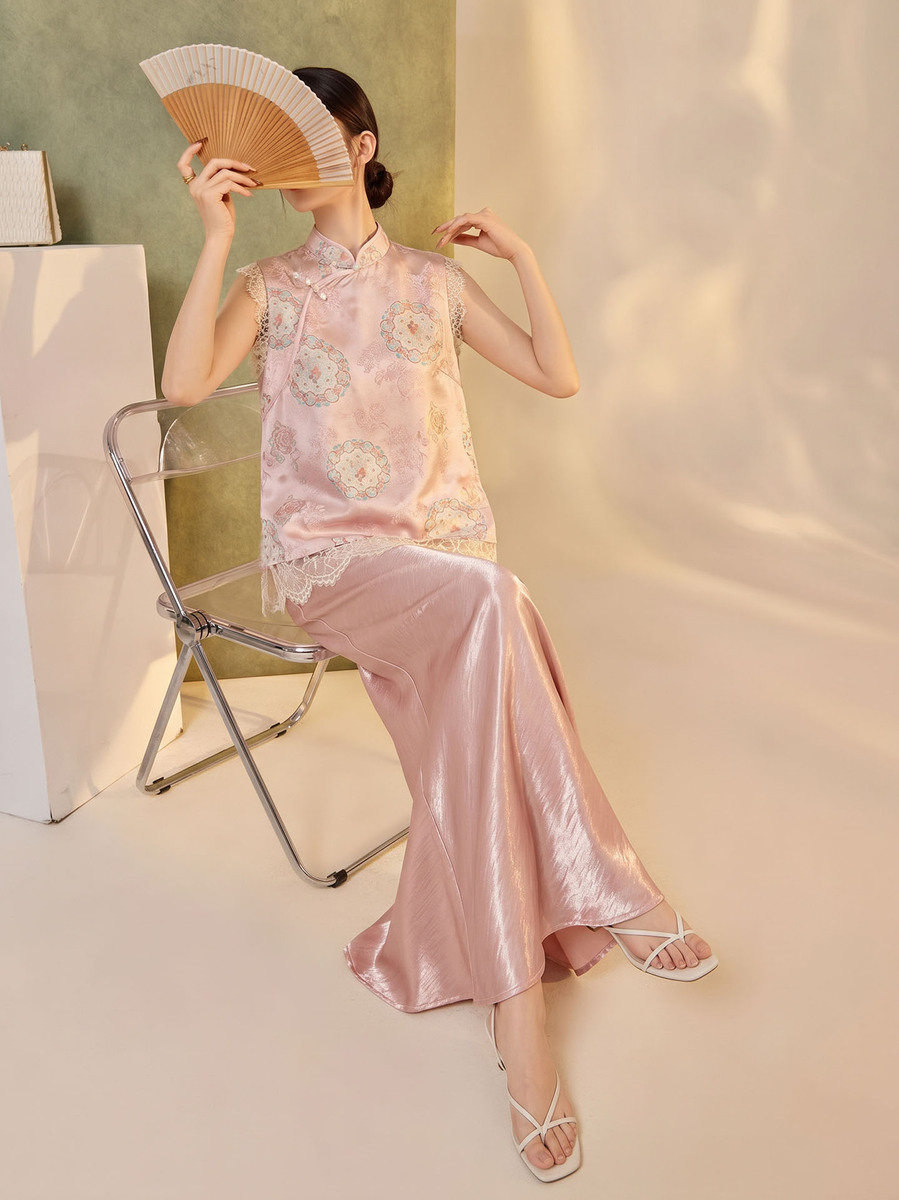 Bộ áo gile cổ đứng dệt hoa phối ren kèm chân váy dài satin nữ — Chân váy hồng, Áo gile màu tím, Bộ [Áo gile + Chân váy]