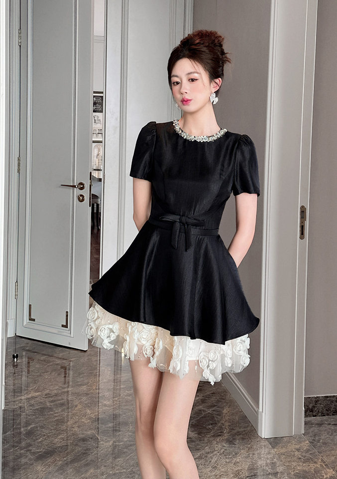 Váy liền thân Nữ Cổ Tròn Tay Ngắn Thắt Eo Phối Ren Phong Cách Pháp Màu Đen chi tiết 7