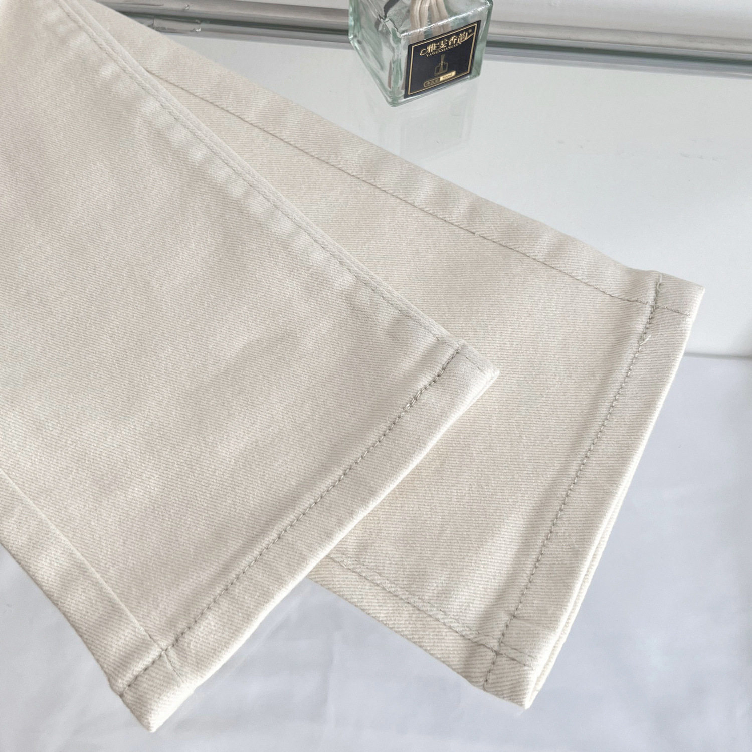 High Waisted White Straight Leg Jeans for Women Slim Fit Versatile Comfortable Spring Summer Fashion Wholesale