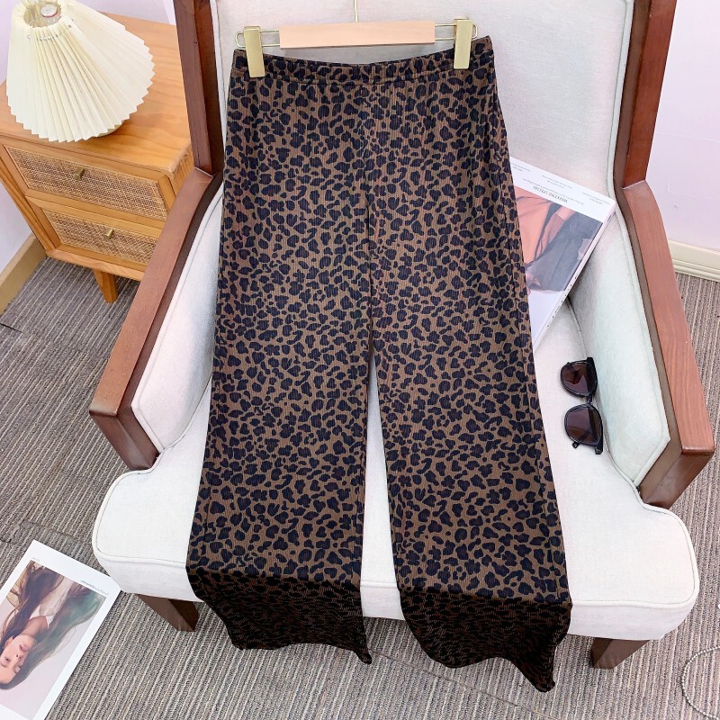 Quần dài nữ họa tiết da báo, kiểu ống rộng cạp cao, vải dệt mỏng nhẹ — Hổ hổ phách