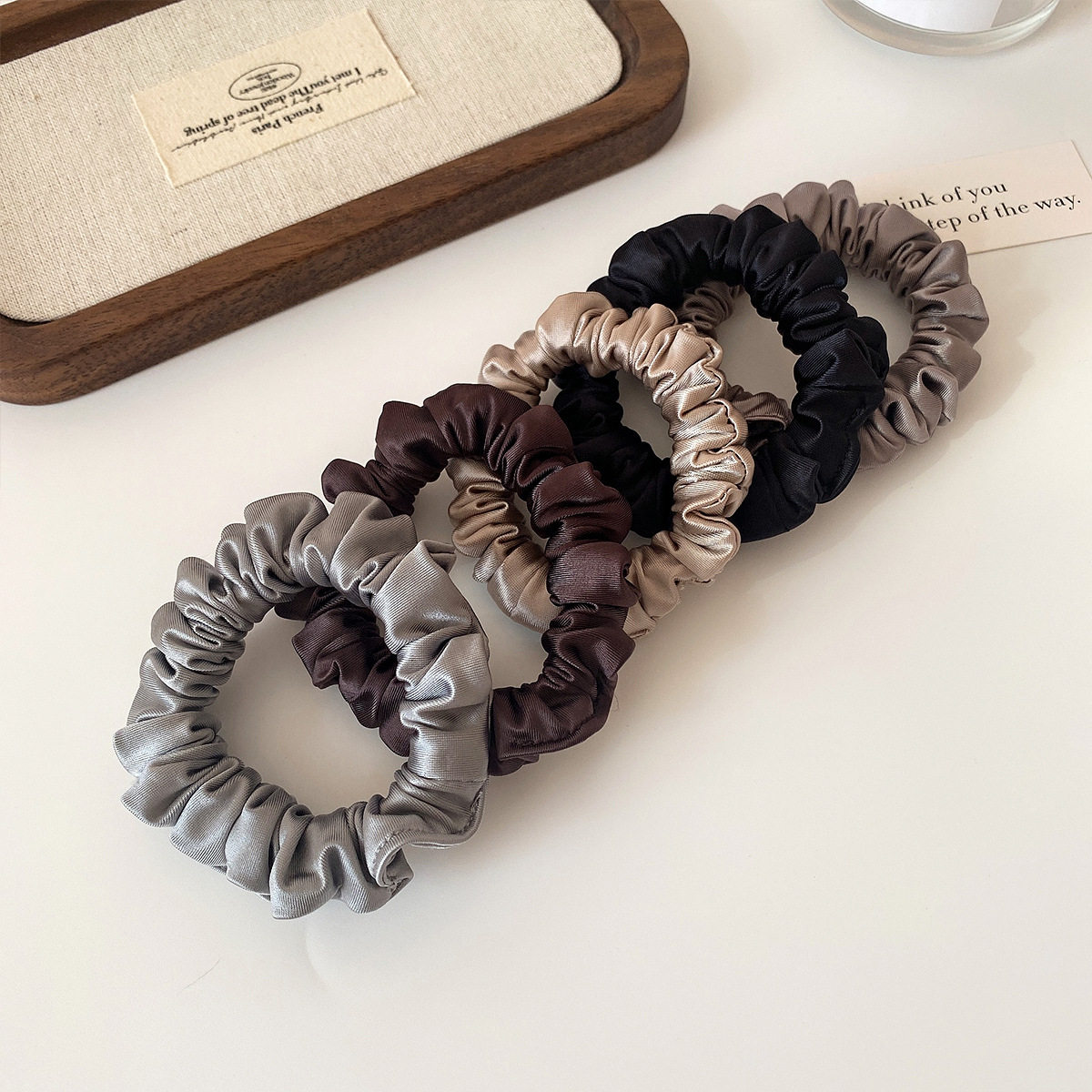 Korean Style High-End Satin Small Intestine Hair Band, High Elasticity and Durable Rubber Band That Does Not Hurt Hair, Hair Rope, Ball Head Hair Accessory for Women