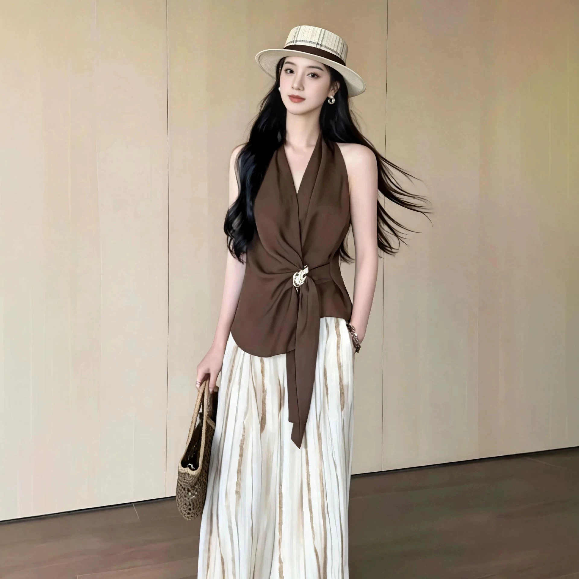 Huge and good-looking summer outfit, a complete set of tempe...