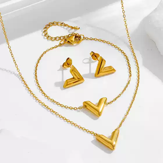 2026 New Style Simple Gold Niche Luxury V Letter Necklace for Women Summer Clavicle Chain Earrings Bracelet