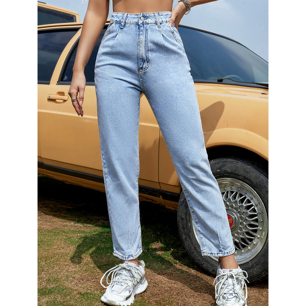 Womens Straight Leg Loose Fit Jeans Versatile Casual Style Perfect for Everyday Wear Ready to Ship