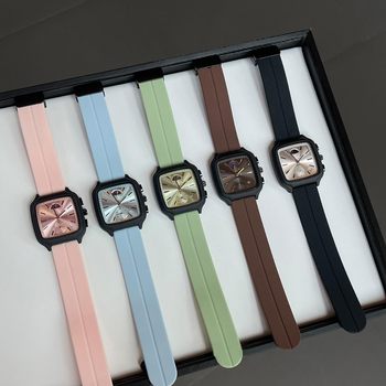 Retro Small Dial Watch Women's Light Luxury Niche Ladies Casual Square Temperament Women's Watch 2025 New