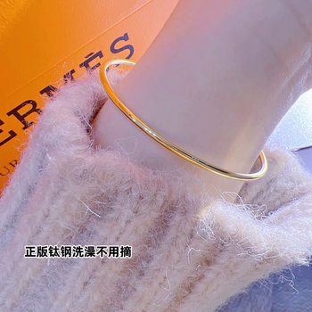 Women's elegant simple plain aperture bracelet