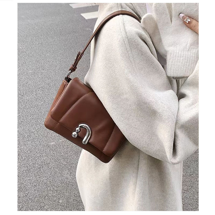 Super Hot High-End Armpit Bag Zhao Lusi's Same Niche Shoulder Bag Quilted Women's Bag Hand-Held Flower Roll Bag 15 O1CN01DTwOLB1DZO1MDdOM6 !!2217511990230 0 cib