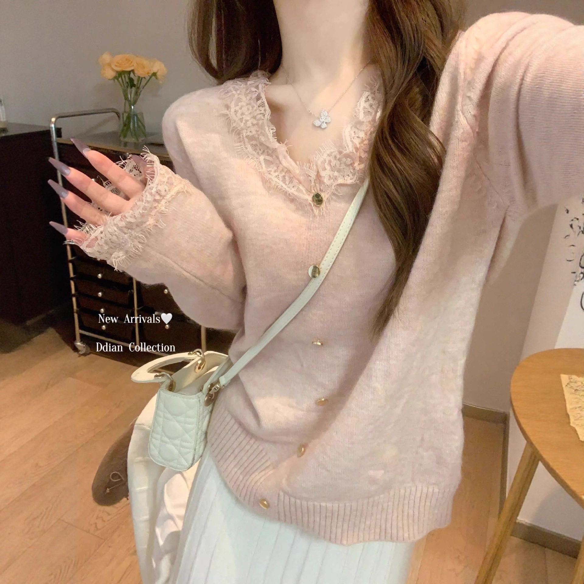 设计感v领毛衣女春秋蕾丝打底衫女内搭可外穿独特超好看针织上衣