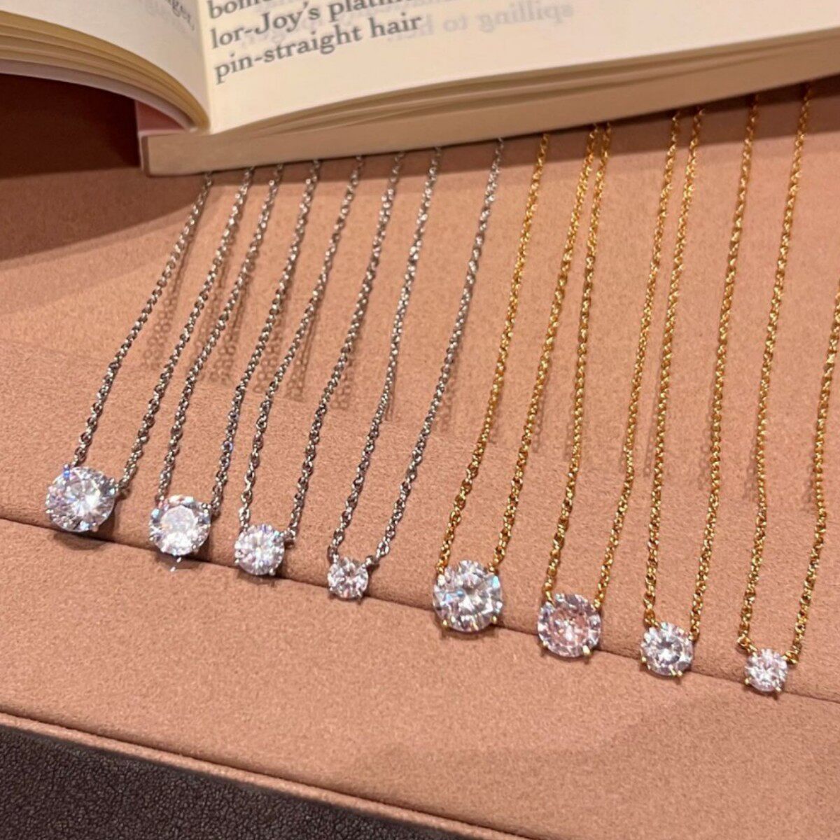 Zhao Lusi's Same Style Booger Diamond Necklace with a Teardrop on the Neck, High-End Classic Accessory, Mini Single Diamond Clavicle Chain