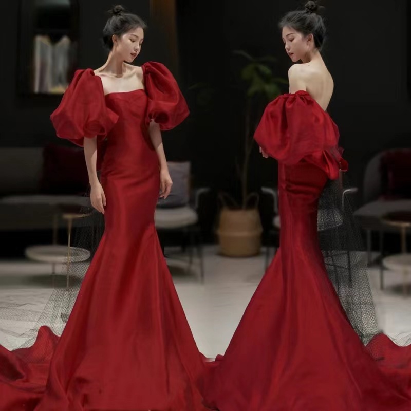 Studio Theme Clothing Red Fishtail Satin Sweet Princess Wedding Lovers Outdoor scene Photograph Photography Drag Tail Formal dre 影楼主题服装红色鱼尾缎面甜美公主婚纱情侣外景拍照摄影拖尾礼服 Studio Theme Clothing Red Fishtail Satin Sweet Princess Wedding Lovers Outdoor scene Photograph Photography Drag Tail Formal dress 
