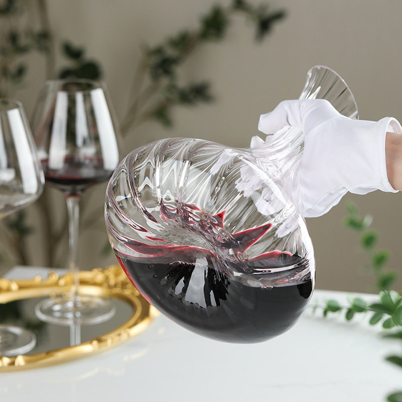 Restaurant Striped Crystal Red Wine Decanter with Slanted Mouth for Quick Decanting Wine Decanter for Home Use and Commercial Use