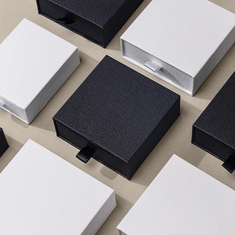 New High-End Black and White Jewelry Box Ring Bracelet Jewelry Box Exquisite Bracelet Jewelry Packaging Box Manufacturer