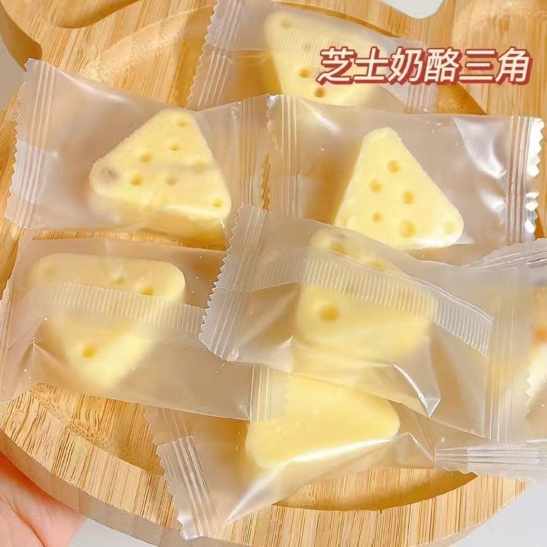 Carefully Selected Triangular Cheese Blocks, a Specialty of Mongolia, Milk Slices, Children's Snacks, Nutritious Dairy Products Wholesale