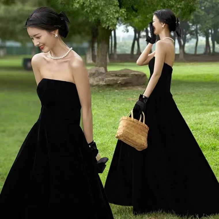 Studio Hepburn Wind Theme Clothing French Retro Wedding Photography Lovers Photo Bra Black Velvet Formal dress  影楼赫本风主题服装法式复古婚纱摄影情侣写真抹胸黑色丝绒礼服 Studio Hepburn Wind Theme Clothing French Retro Wedding Photography Lovers Photo Bra Black Velvet Formal dress 