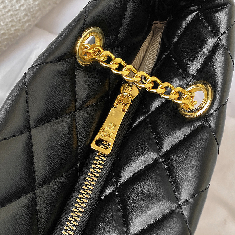 New Summer Live Broadcast Popular One-Shoulder Quilted Chain Large Capacity Simple Fashion Women's Bag 20 O1CN01DjorIP1Lhe4o1e6XG !!2214150501331 0 cib