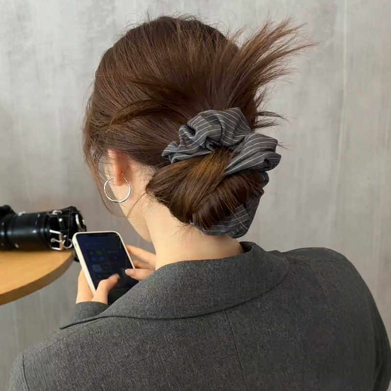 Autumn and Winter Korean-Style Gray Striped Scrunchie for Women, Lazy and Elegant, High-End Updo, Low Bun, Ponytail Hair Tie