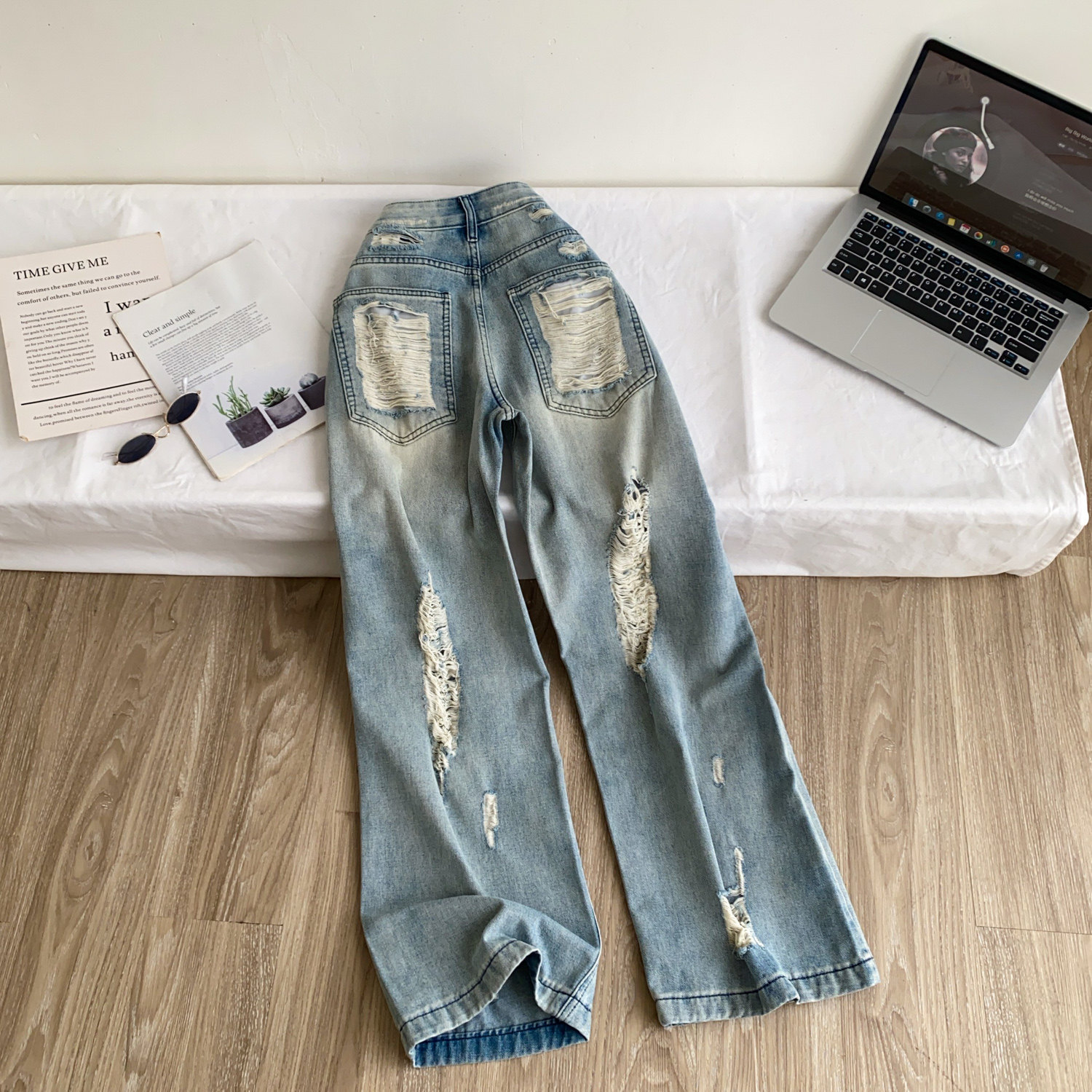High Waisted Ripped Denim Jeans for Women Loose Fit Flattering Design Zipper Closure Casual Autumn Wear Wholesale
