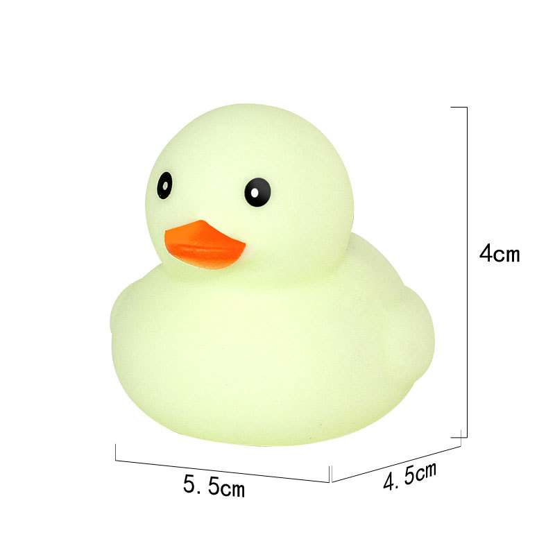 港版小鸭子玩具宝宝洗澡戏水8号小黄鸭玩具儿童益智捏捏叫发声