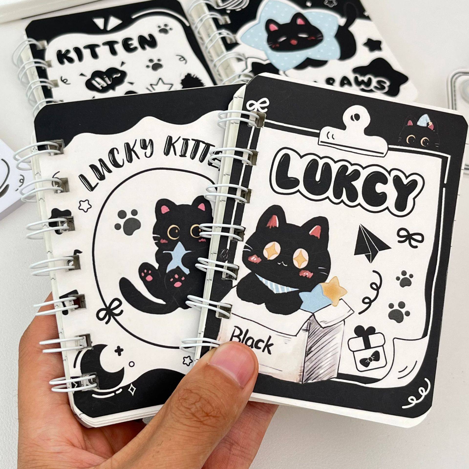 ใหม่ลูกแมวสีดำ A7 โน้ตบุ๊คคอยล์นักเรียนแบบพกพา Notepad การ์ตูนน่ารักสร้างสรรค์โน้ตบุ๊คเส้นแนวนอน