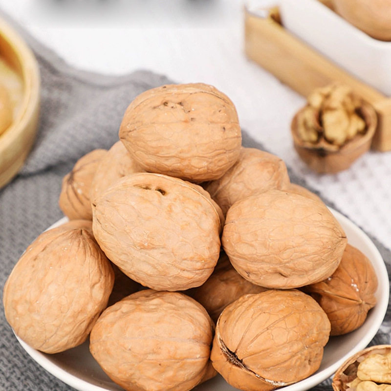 Carefully Selected Xinjiang 185 Paper-Skinned Walnuts, New Large Fruit 500g, Hand-Popped Snacks, Paper-Skinned Raw Walnuts and Herbs