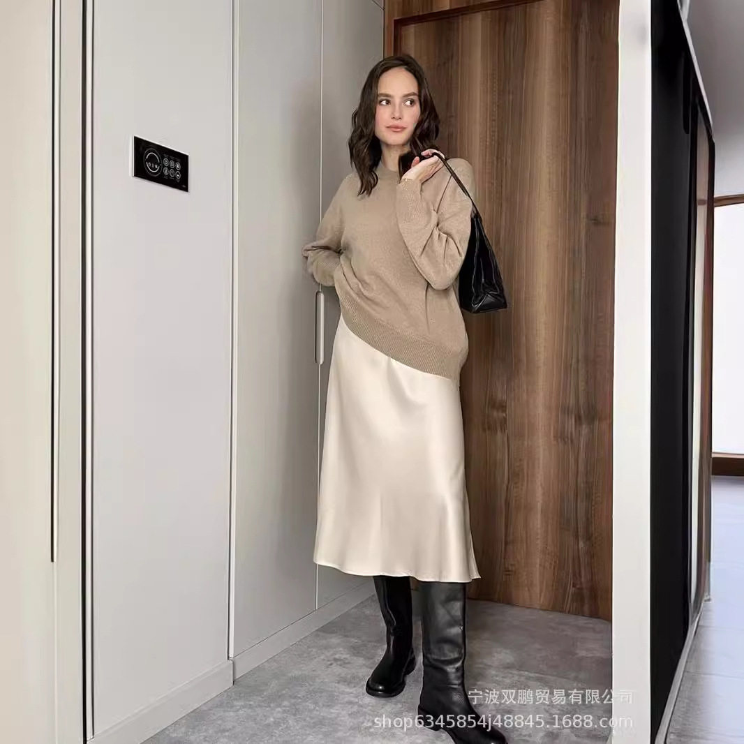 Womens Knit Sweater Round Neck Loose Fit Solid Color Autumn Winter Fashion Wholesale Available