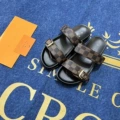 Single button checkered brown