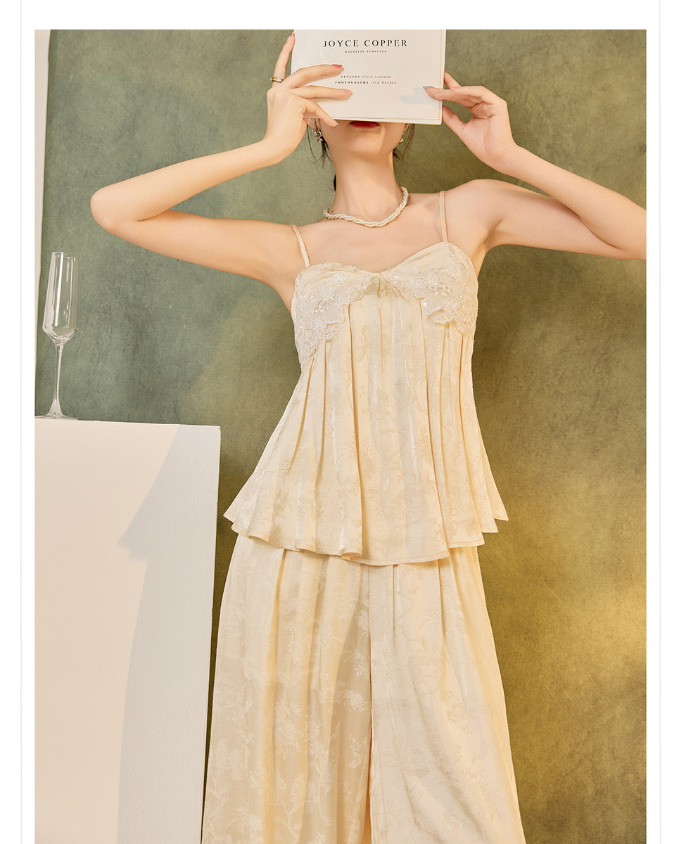 Set ba món nữ gồm áo hai dây thêu, áo khoác cardigan và quần dài — dây đeo, quần, áo khoác