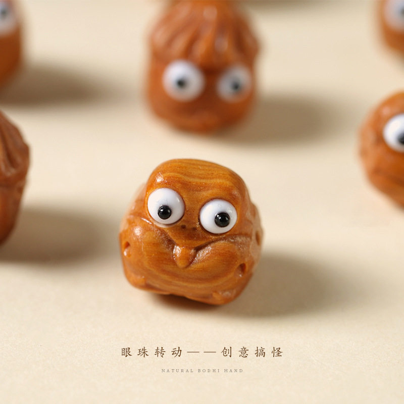 Sandalwood carving funny quack accessories Wen play wood craft cartoon creative small accessories DIY jewelry wholesale