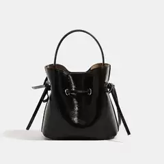 Niche Designer Bags for Women, Large Capacity Bucket Bag, 2026 Spring/Summer Korean Style New Model, Light Luxury Women's Tote Bag