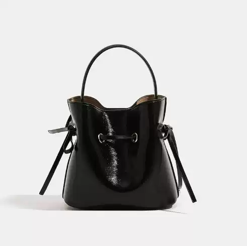 Niche Designer Bags for Women, Large Capacity Bucket Bag, 2026 Spring/Summer Korean Style New Model, Light Luxury Women's Tote Bag