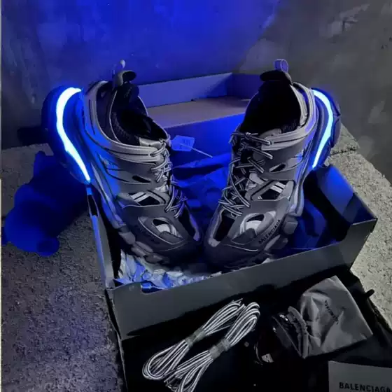 Led Paris Track3.0 Dad Shoes with Lights, Trendy Ins-Style Shoes with Height-Increasing Features, Complete Set of Accessories, Large Box