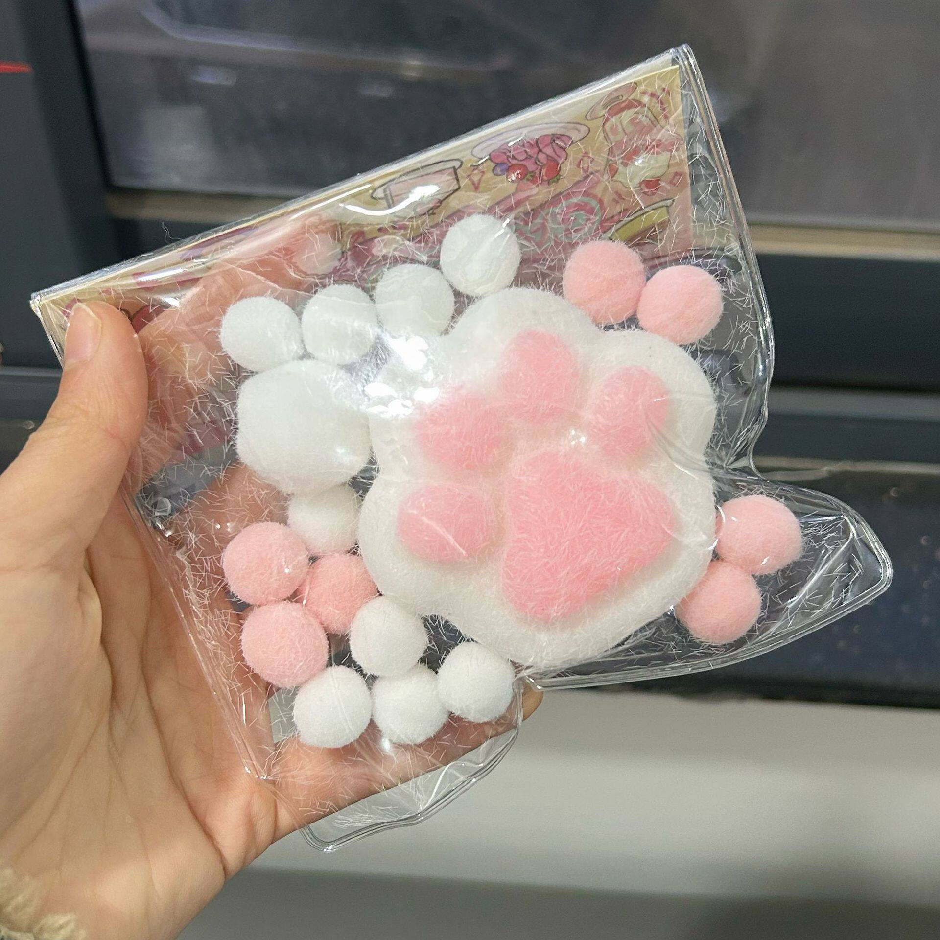 ぬいぐるみの爪【白地粉の爪】